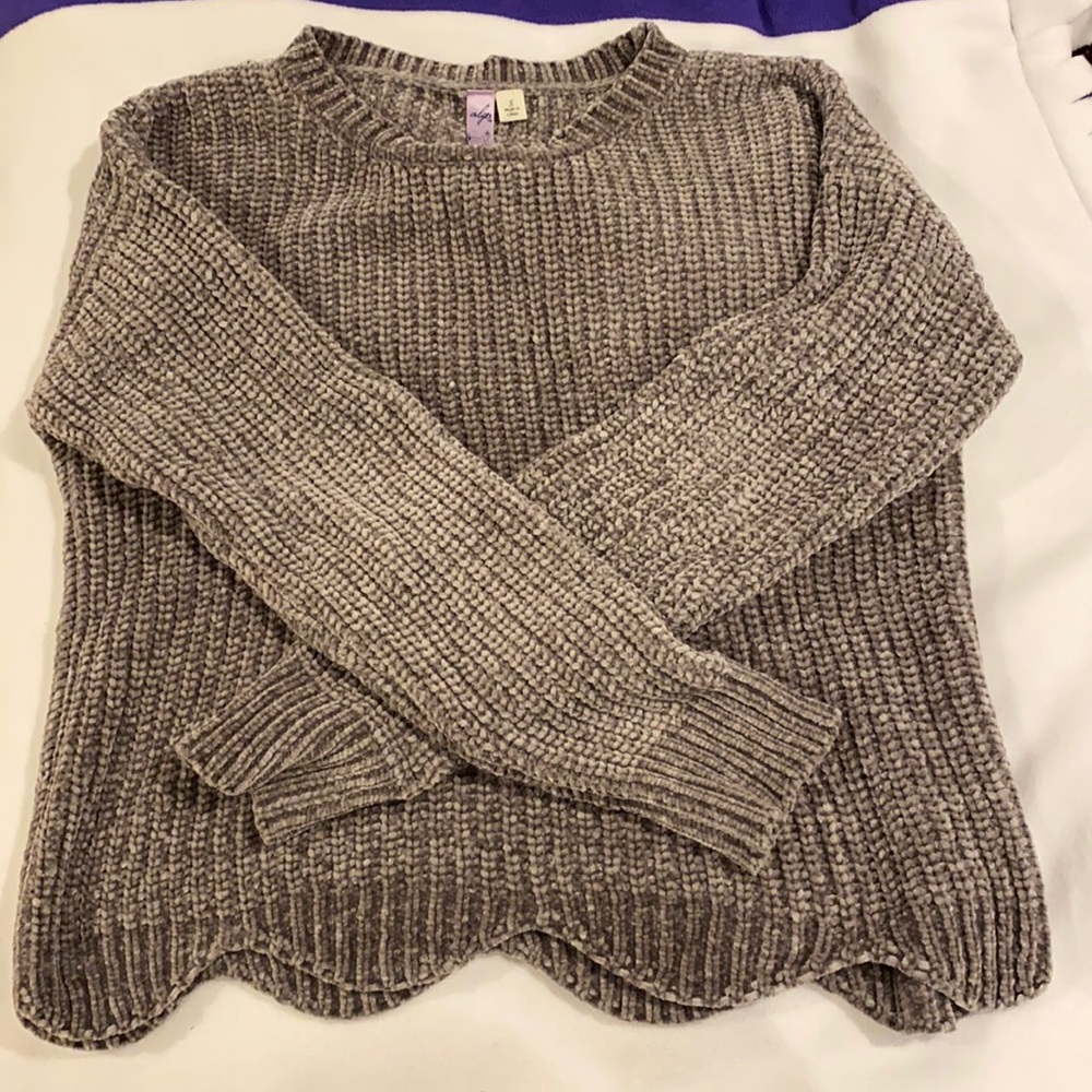 Francesca’s, s, grey scalloped sweater